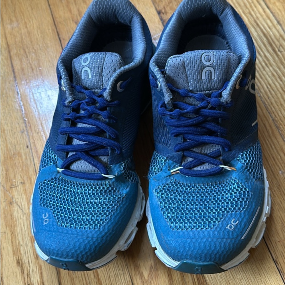 On Cloud Women's Blue and Gray Sneakers 6.5